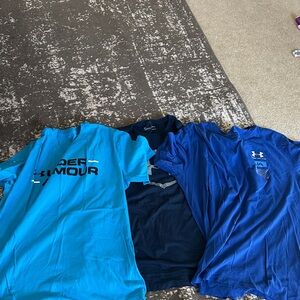Bundle of Men’s XL under armour shirts